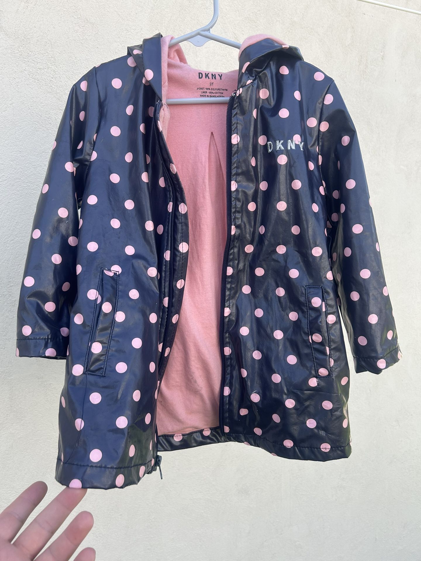 Rain Coat DKNY SIZE 3T
