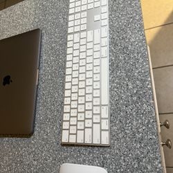 Apple Magic Key Board And Mouse 