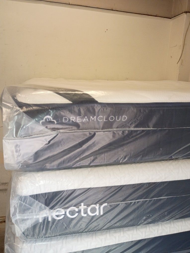 π₯π₯π₯π₯ $499 King Dreamcloud Classic Hybrid 2025 Model $499 π₯π₯π₯π₯