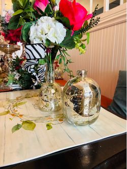 Cocktail table centerpieces