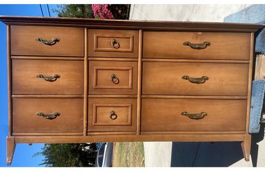 Dresser 9 drawers 20$