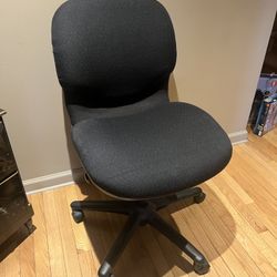 Swivel office chair, wheels, goes up / down paid $100 make a reasonable offer pick up ASAP NO HOLDS
