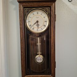 Super Nice LOOKING Vintage  VERSAILLES WESTMINSTER CHIME CLOCK EVERYTHING WORKS  