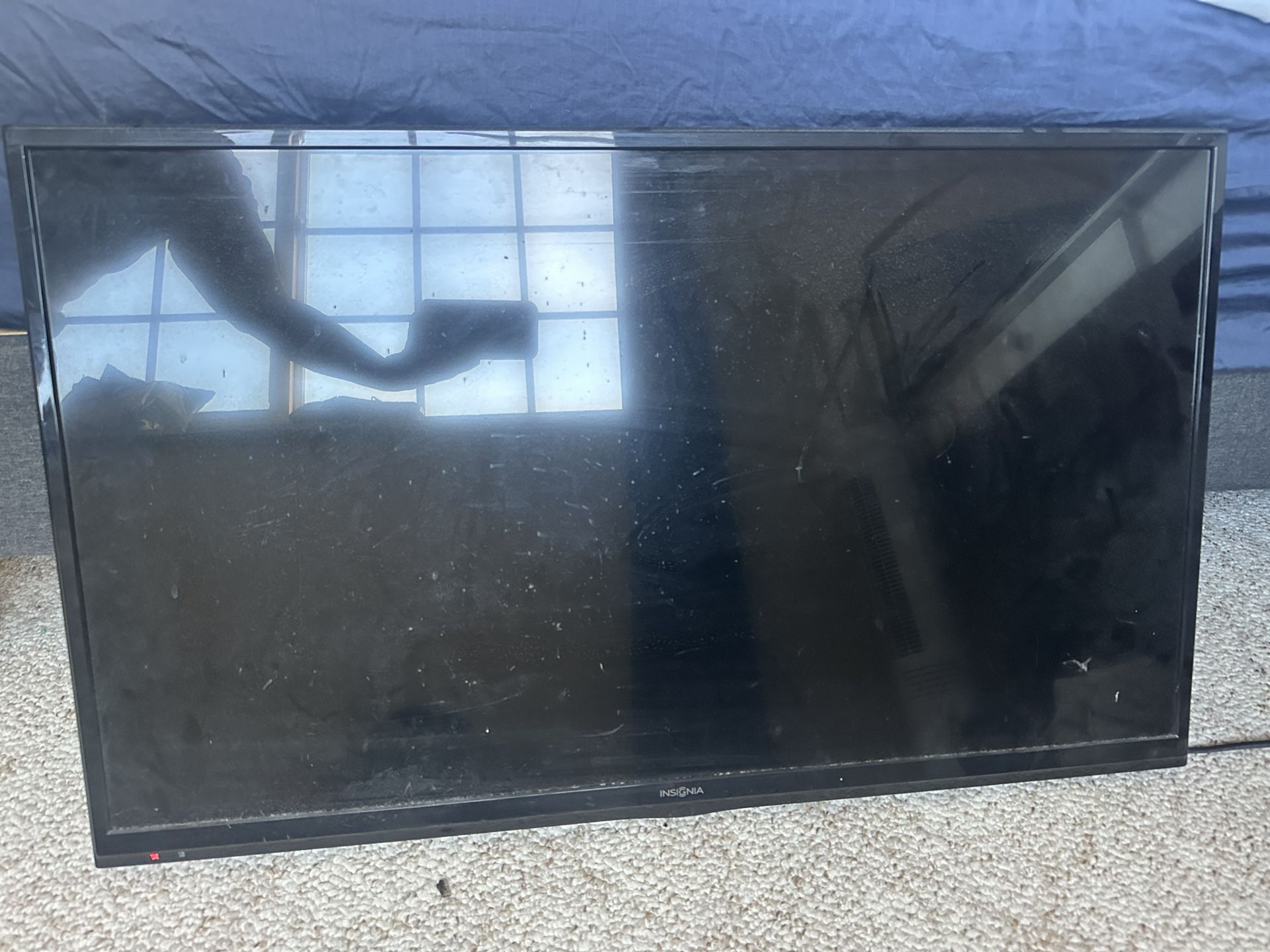 Insignia LCD 39” TV
