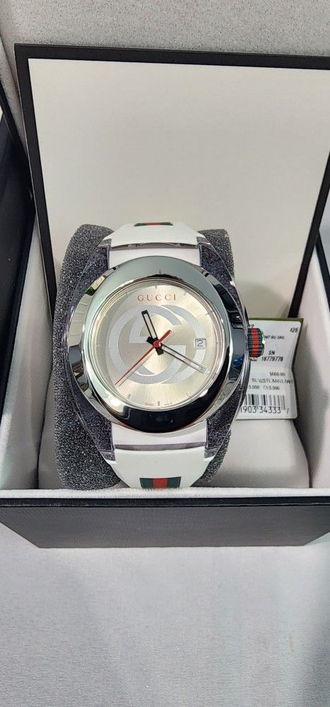Gucci sync xxl white rubber clearance strap 46mm unisex watch ya137102