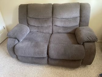 Reclining loveseat