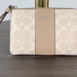 Brand New coach Wristlet