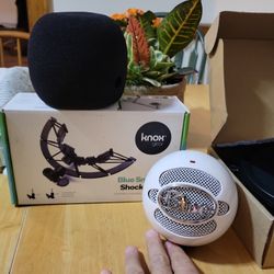 Blue Snowball Mic And Stand 