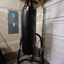 Everlast Heavy Bag Frame + Heavy Bag