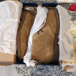 NEW- Men's Docker's Chukka Boots 