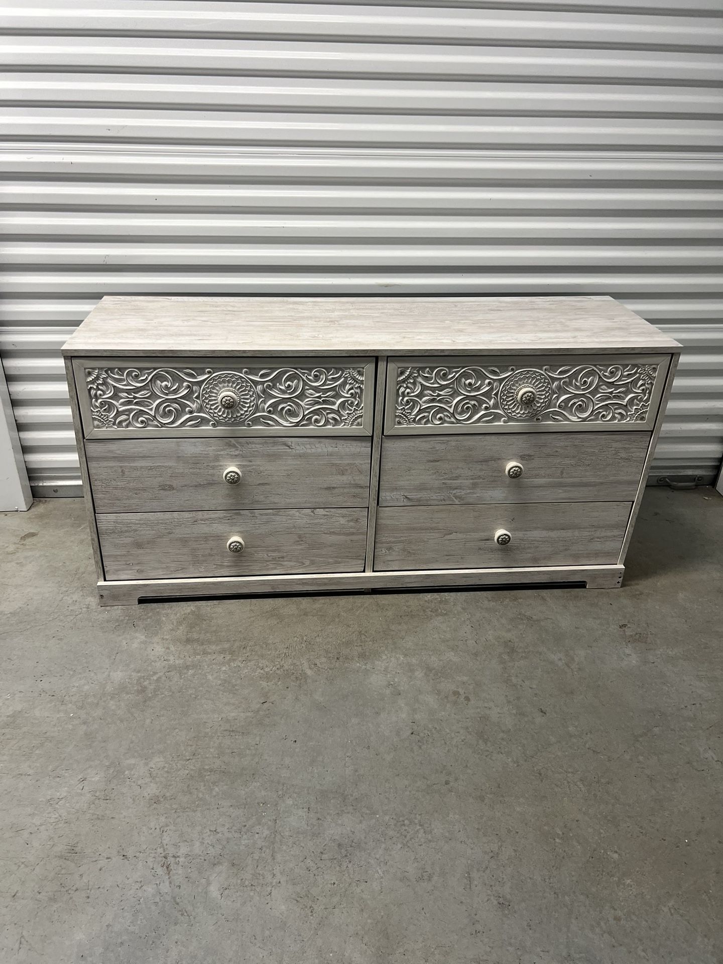 6 Drawer Wayfair Dresser / Delivery Available 