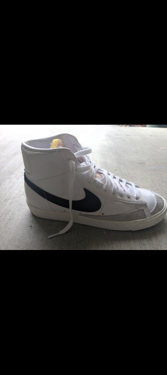 Nike Blazer White Size 9