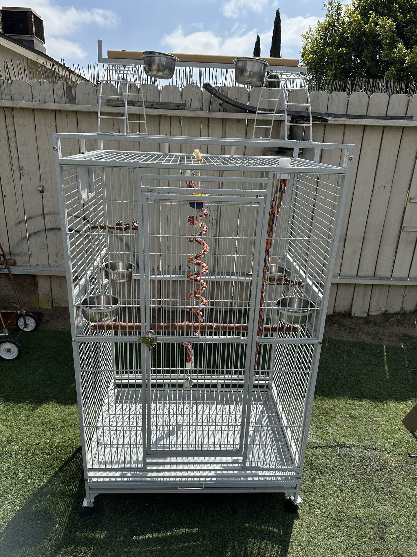 BIG BIRD CAGE WITH ACCESSORIES GOOD CONDITION 