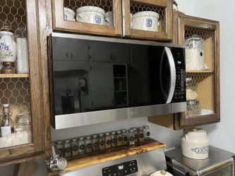 New in BOX LG 1.8 cu ft 30 in Smart Over the Range Microwave PrintProof Stainless Steel