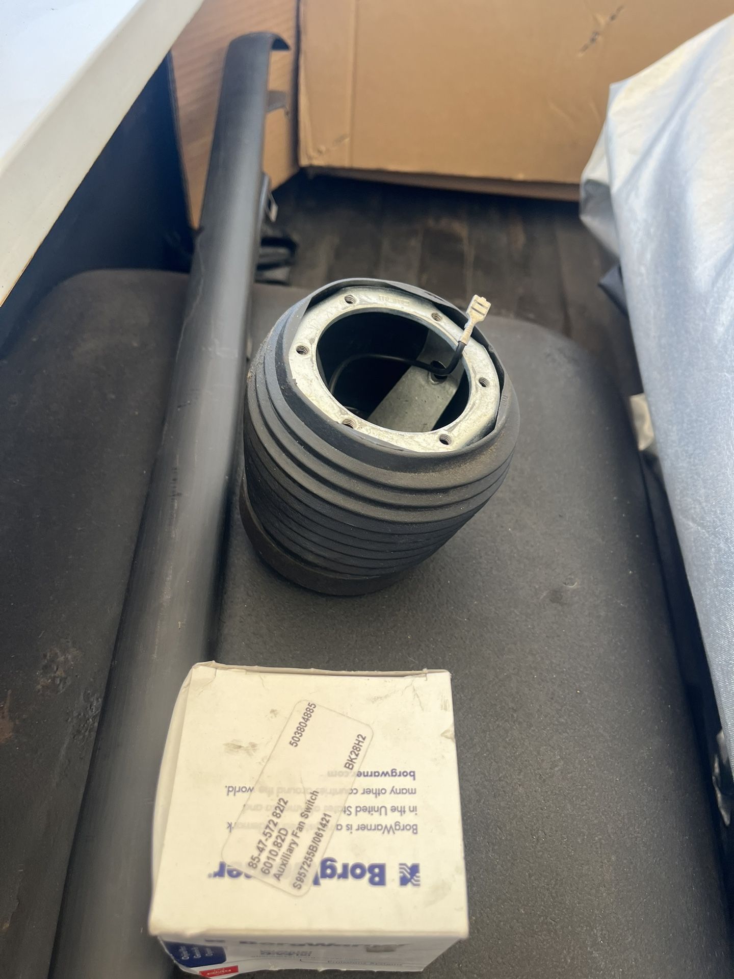 Mk2 Vw Momo Hub , Mk2 Round Light Lower Grill Trim , Mk2 Vw Eye Kid
