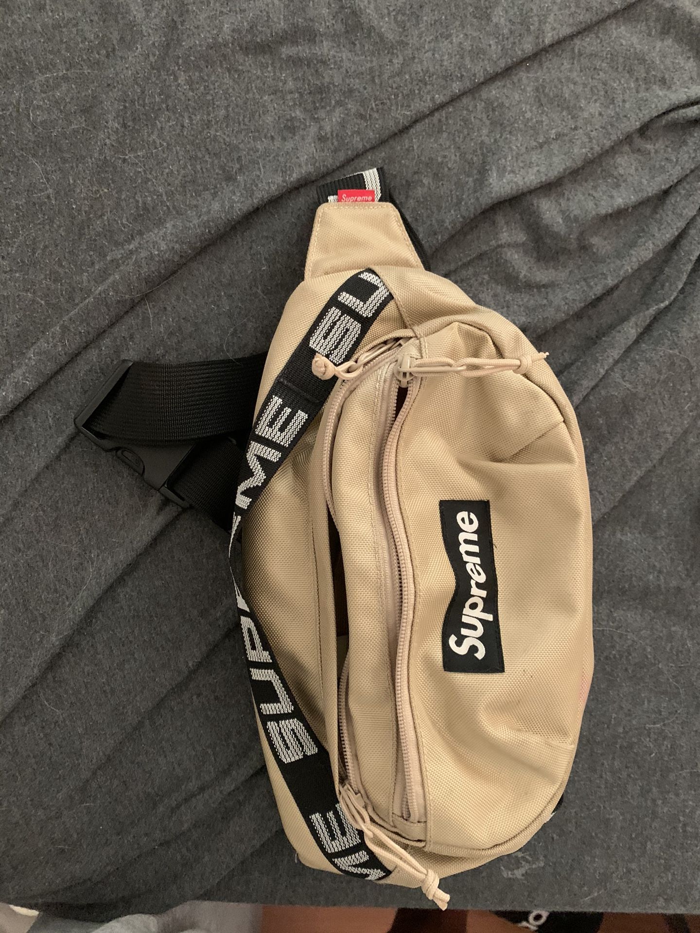 Supreme waist bag side bag Fanny pack.