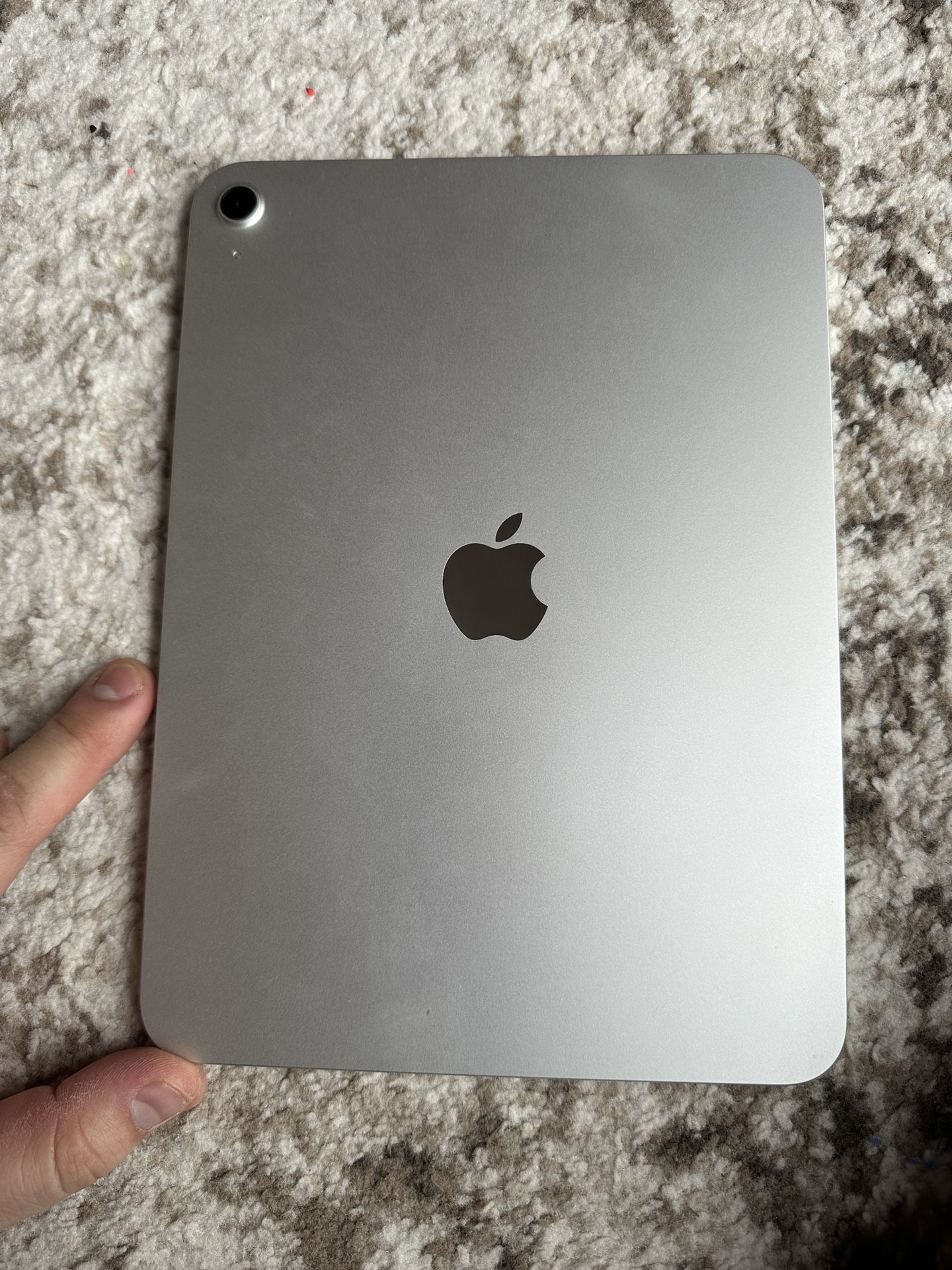 Selling iPad A16 128GB Perfect Condition like New has 1 year Apple Warranty