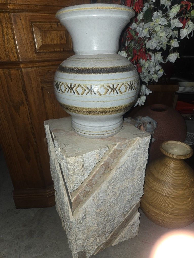 Vase Plus Stand
