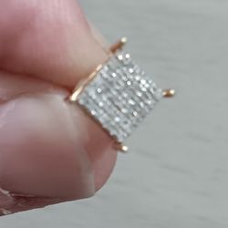 10k Single Earring With Diamonds. 0.9 Grams.