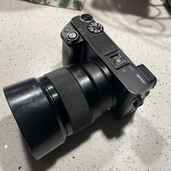 SONY A6400 + LENS 50mm 1.8 + 2 Battery 
