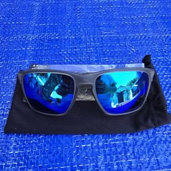 Brand New Polarized Oaklay Sunglasses $180 Retail