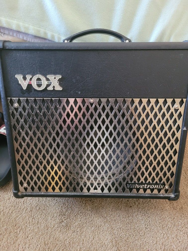 VOX Valvetronix VT30 Guitar Amp