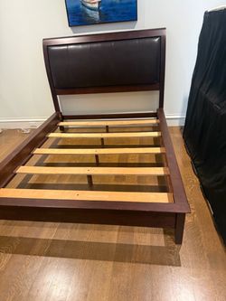 Queen size bedroom set almost new