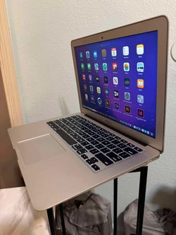 Excellent 13 Inch Apple MacBook Air Laptop Computer With Intel Core i7 Processor With Programs