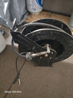 Grease gun and hose and reel