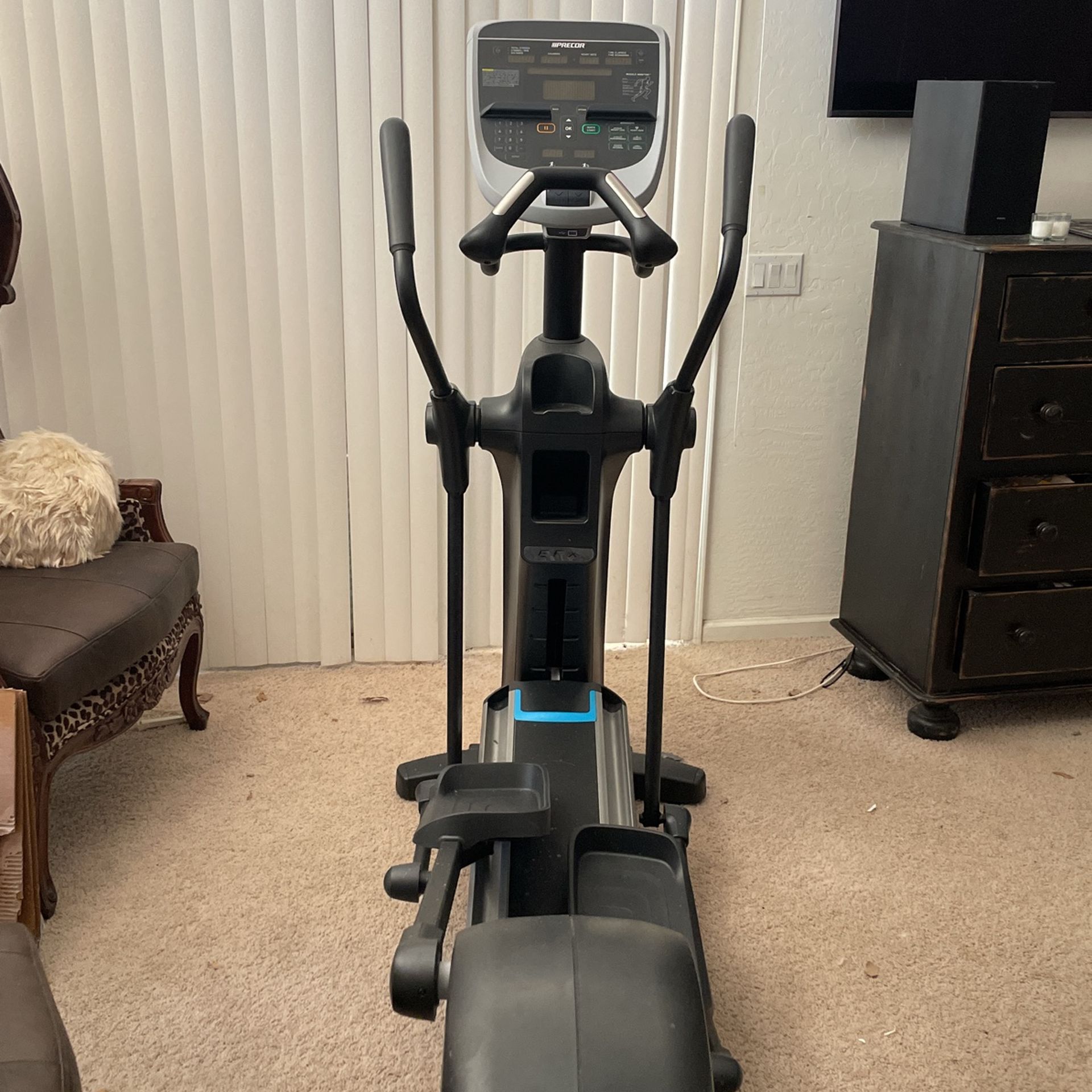 Precor EFX 635 Elliptical With Adjustable Crossramp (10-35°)