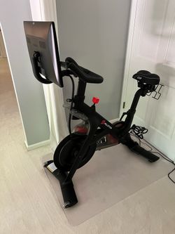 Peloton Bike w/ Touchscreen Tablet - Excellent Condition