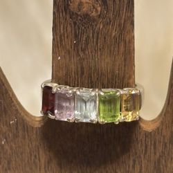 925 Size 7 Ring With Stones. Like New See Photos 