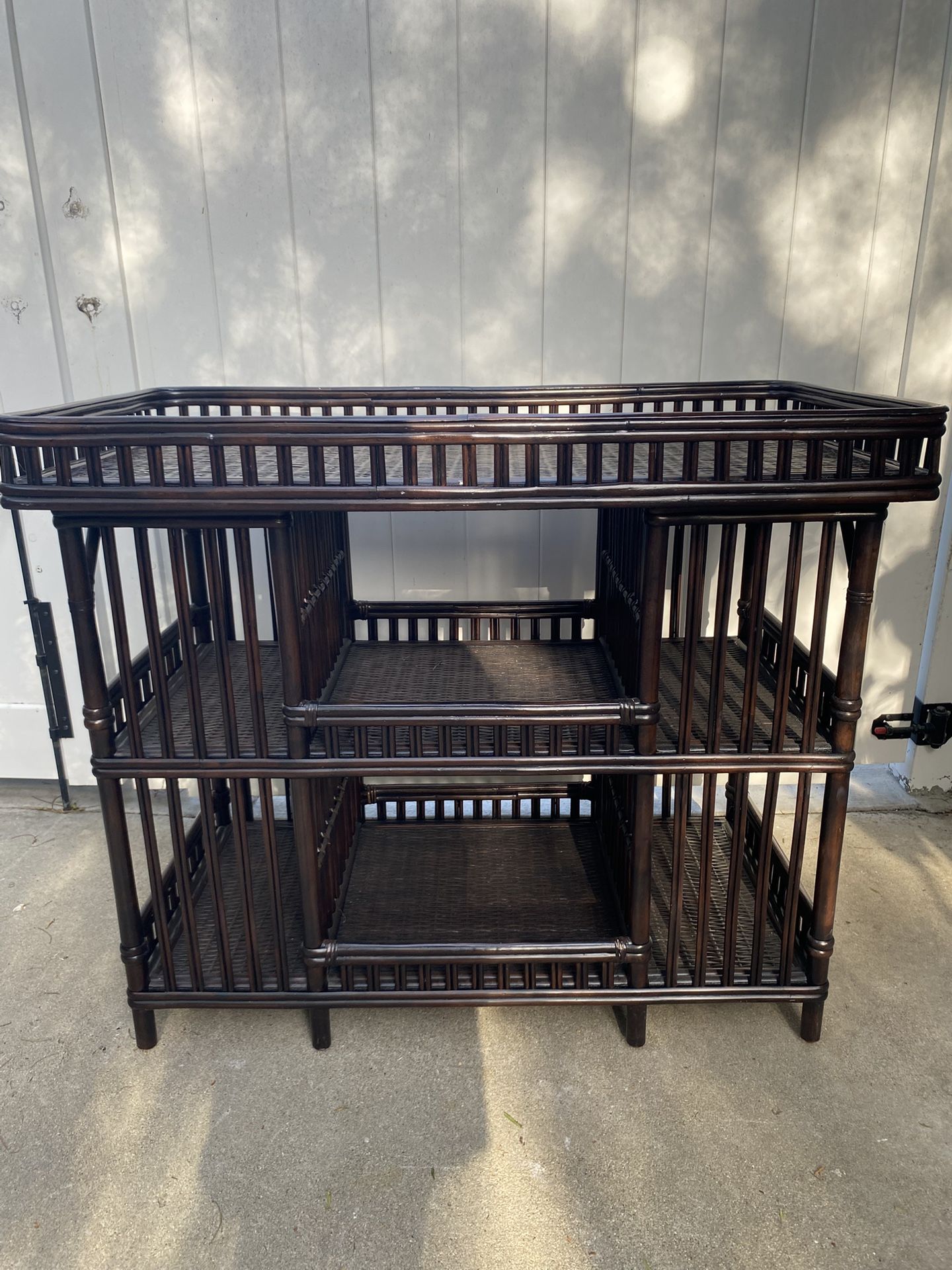 Beautiful Unique Bar Cart Coffee Finish Wicker Tiki Bar/Storage