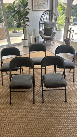 Chairs / folding / stackable
