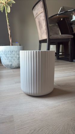 Ceramic wastebasket
