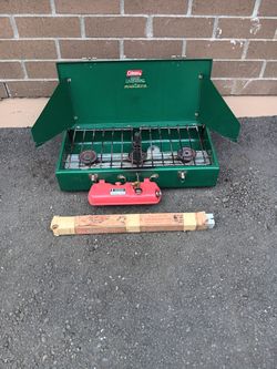 Coleman 3 burner propane camping stove with stand model 426D works great