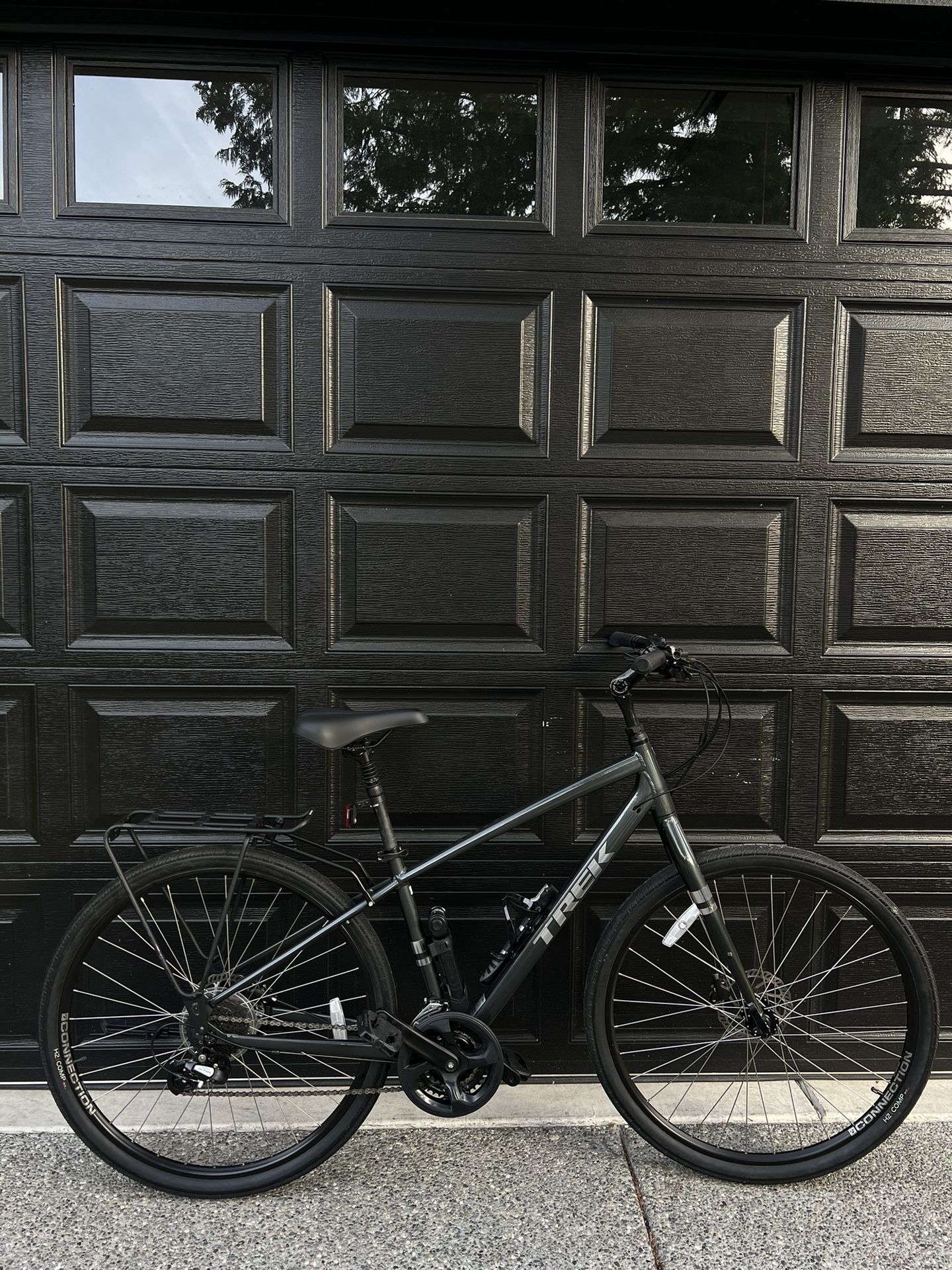 Trek Verve 2 Hybrid Bike