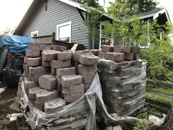 Retaining wall blocks for Sale in Tacoma, WA - OfferUp