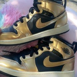 Jordan 1 Metallic Gold 