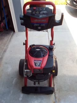 Troy Bilt 2700 psi Briggs & Stratton pressure washer.