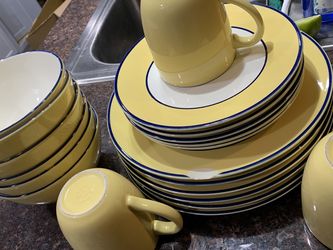 Yellow Dinneewear Set