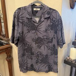 Tommy Bahama Men Black Gray Pineapple Print 100% Silk Hawaiian Shirt Size Medium