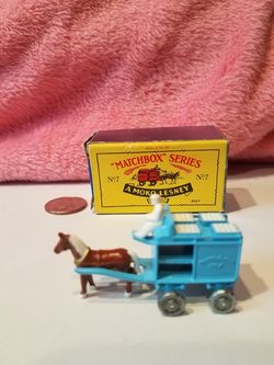 LESNEY/MATCHBOX - BLUE MILK HORSE CART WITH DRIVER no. 7