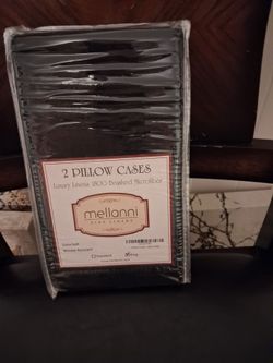 black King-size pillowcases from the Mellanni Fine Linens