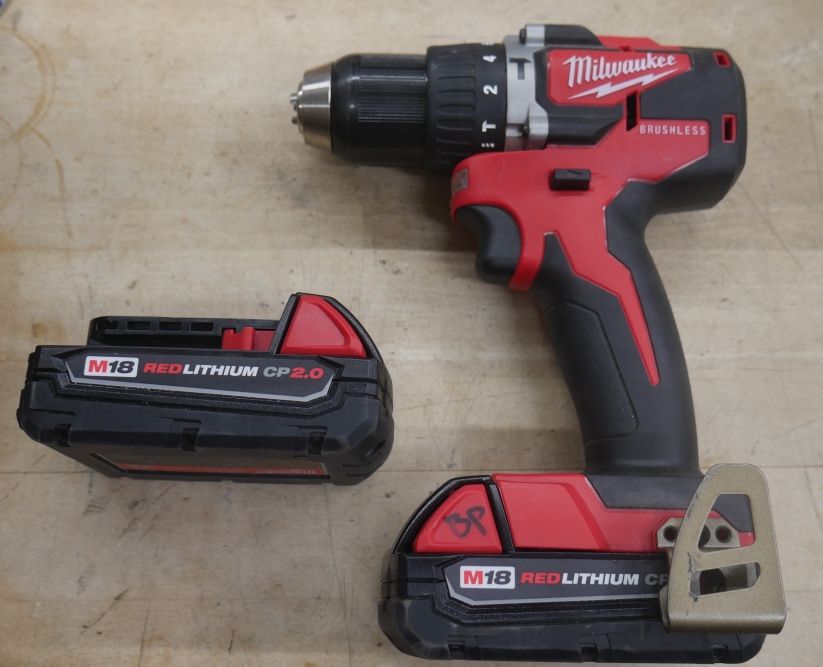 Milwaukee Fuel 2804-20 M18 1/2" Hammer Drill + 2 MILWAUKEE 2 Ah Battery USED 884205-1