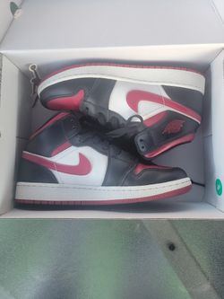 Jordan 1 Mid Black / Noble Red Size 6.5y