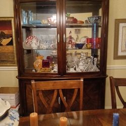 China Cabinet/ Dinning Room Table