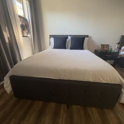 Full Sized Bed With Drawers And Mattress 