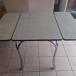1950's Kitchen Table - Vintage - Classic !!! Dual Chrome Legs, Drop Leaf Sides...