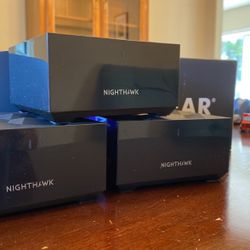 Nighthawk Mesh WiFi 6 Router & satellite